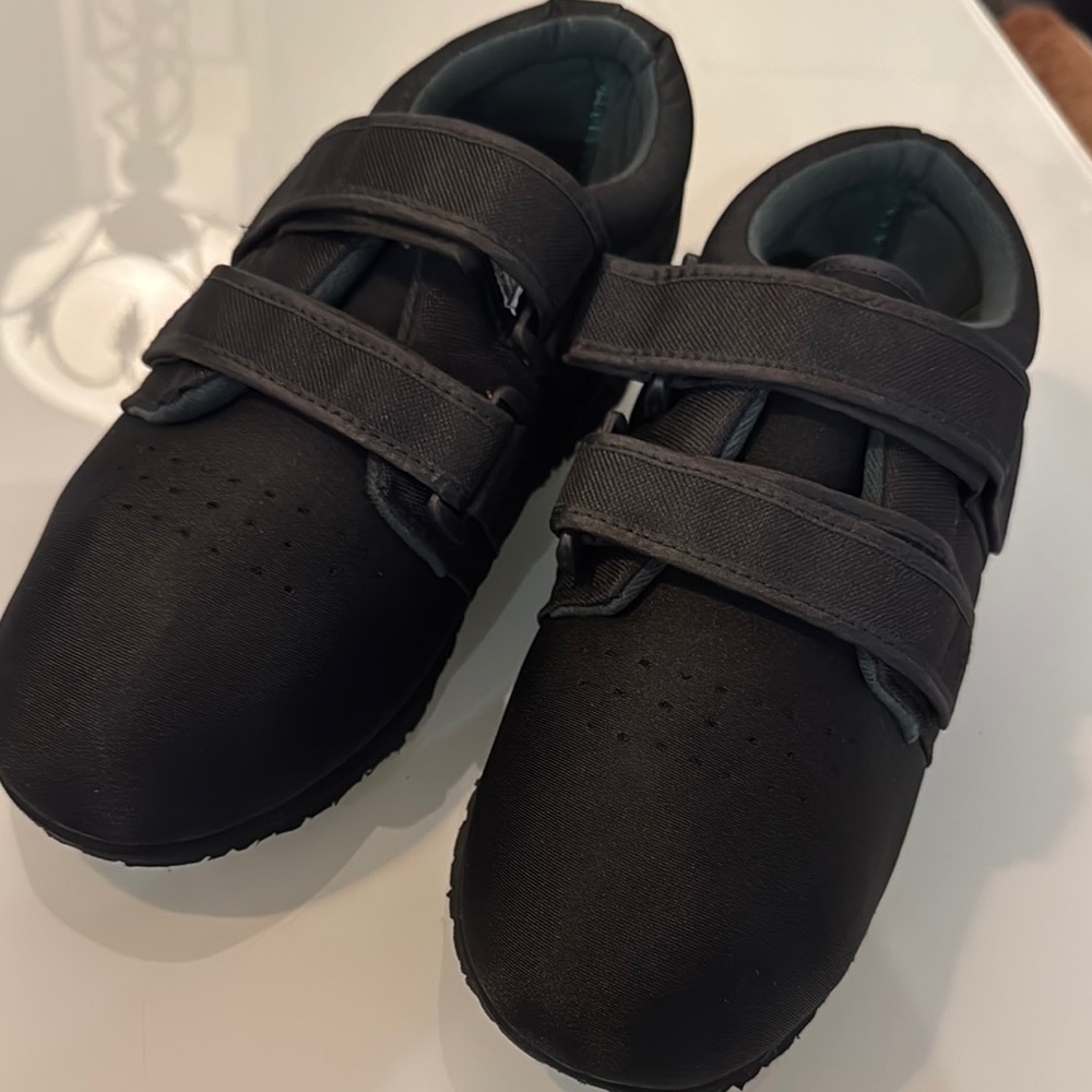 Pedors Black Velcro Shoes - men’s 11 4E/ women’s 13 4E
